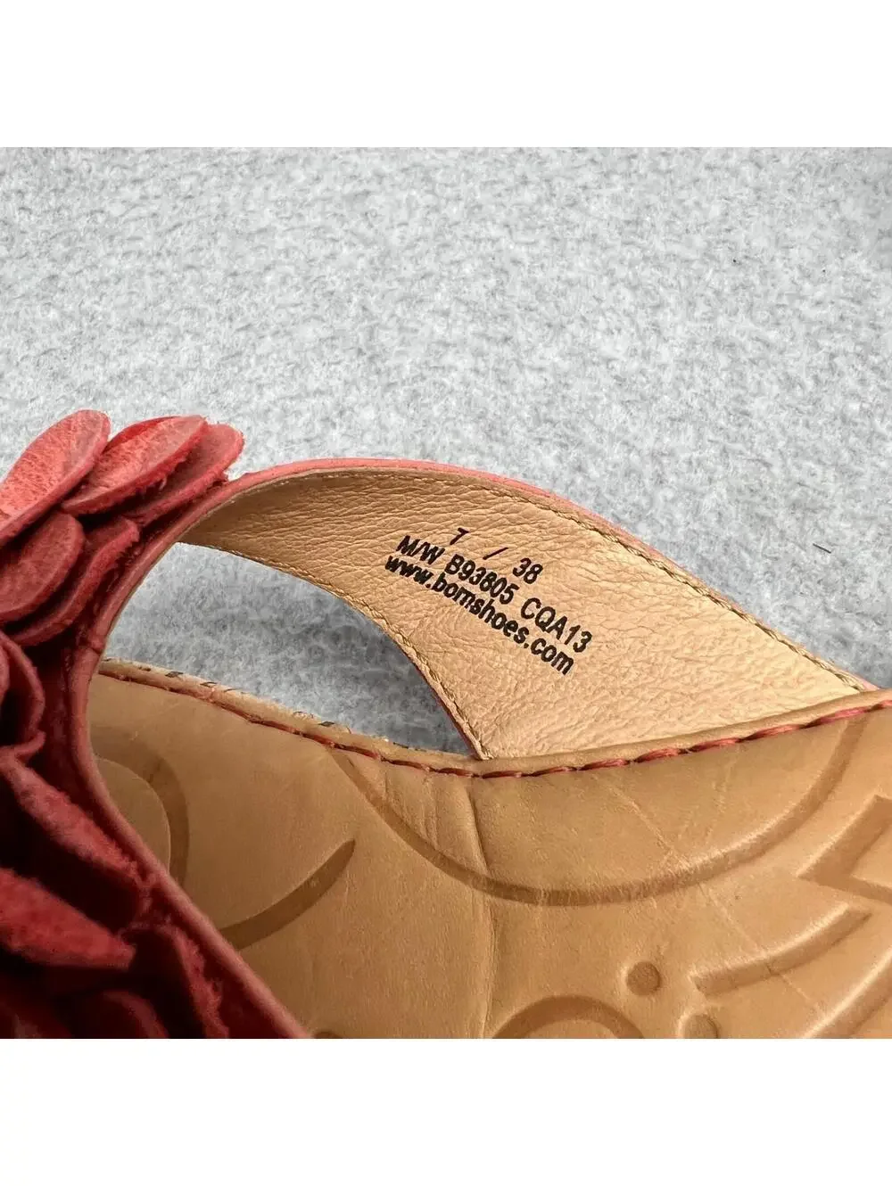 Born Kornelia Coral Leather Flower Womens Sandal Size 7 Flip Flop Thongs Comfort